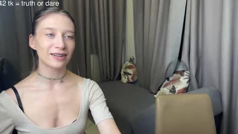 Snapshot of emi__ly chatting on March 2026 03:29:02 PM emi__ly online show from March 2026 03:29:02 PM