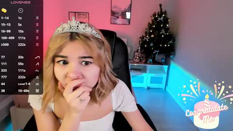 Snapshot of emi_joy chatting on January 2025 09:54:01 PM Emily follow me online show from January 2025 09:54:01 PM