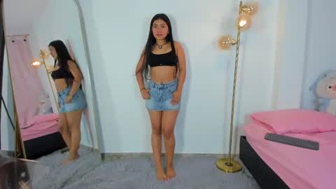 Snapshot of emi_latingirl chatting on June 2026 10:42:01 AM EMILY online show from June 2026 10:42:01 AM