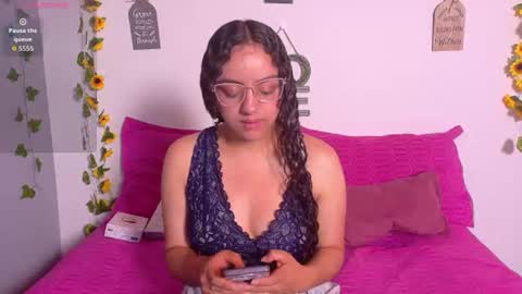 Snapshot of emiily_curly chatting on July 2026 10:18:01 AM Emily online show from July 2026 10:18:01 AM