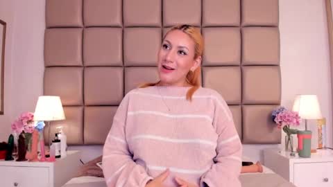 Snapshot of emiily_roberts1 chatting on January 2025 04:38:02 AM EMILY ROBERTS online show from January 2025 04:38:02 AM