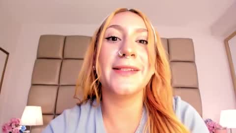 Snapshot of emiily_roberts1 chatting on January 2025 10:59:01 PM EMILY ROBERTS online show from January 2025 10:59:01 PM