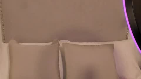 EMILY ROBERTS online show from November 2025 03:05:02 AM