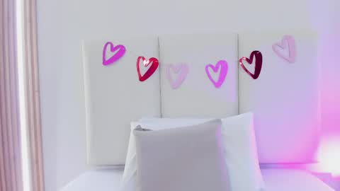 EMILY ROBERTS online show from February 2026 07:21:01 PM