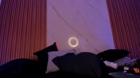   online show from December 2025 07:53:01 PM