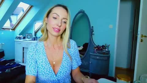 Snapshot of emilachat chatting on January 2025 12:07:02 PM Emila online show from January 2025 12:07:02 PM