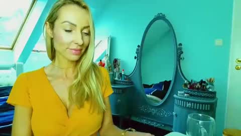 Snapshot of emilachat chatting on January 2025 12:26:02 PM Emila online show from January 2025 12:26:02 PM