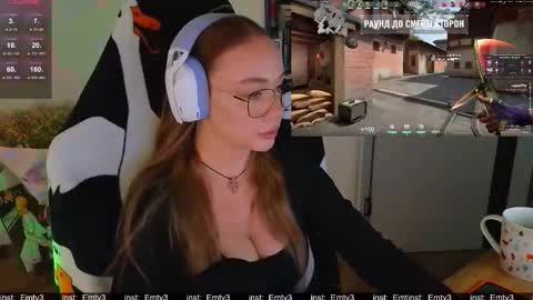 Emili online show from November 2025 08:57:01 AM