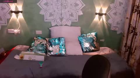 Emili roux online show from February 2025 07:34:01 PM