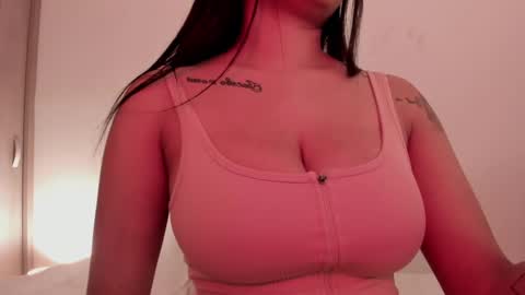 Snapshot of emilia_ghendle chatting on December 2024 05:59:01 PM Emilia Big Boobs online show from December 2024 05:59:01 PM