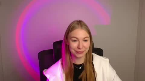 Emilia online show from October 2025 05:37:01 AM