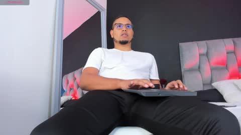 emilianoclarke online show from September 2025 08:52:01 PM