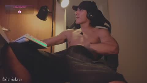 emilio_rivs online show from July 2026 04:19:02 AM
