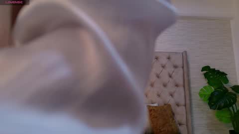 Snapshot of emilirosses chatting on October 2025 11:40:01 AM emilirosses online show from October 2025 11:40:01 AM
