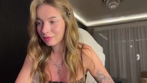 Snapshot of emilivibe chatting on July 2026 07:49:01 PM emilivibe online show from July 2026 07:49:01 PM