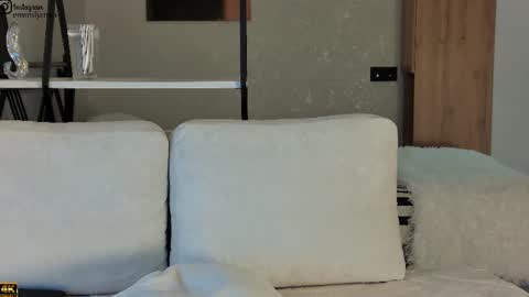 Emiljanna online show from November 2025 04:00:02 AM