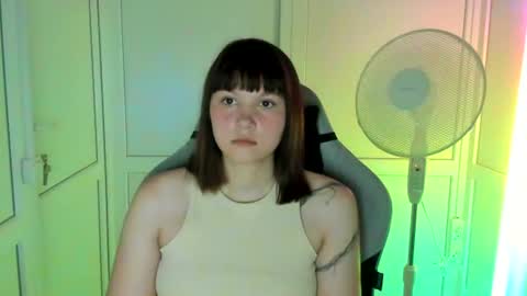 Snapshot of emilli_moon chatting on July 2026 06:14:02 PM Emmi online show from July 2026 06:14:02 PM