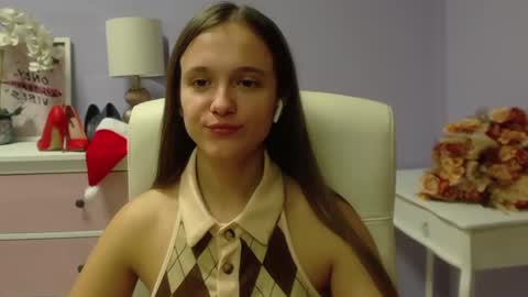 Snapshot of emilly_lust99 chatting on December 2024 11:07:01 AM Emilly online show from December 2024 11:07:01 AM