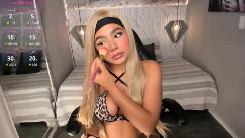 emilly_mell online show from October 2025 11:19:02 AM