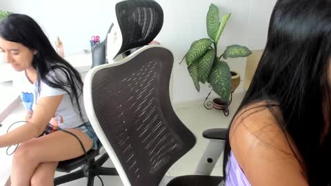 Emilly  online show from October 2025 01:46:02 PM