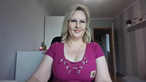 EmillyLove online show from February 2026 09:28:02 AM