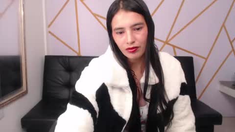 Snapshot of emily___rouse chatting on June 2026 03:44:02 AM emily___rouse online show from June 2026 03:44:02 AM
