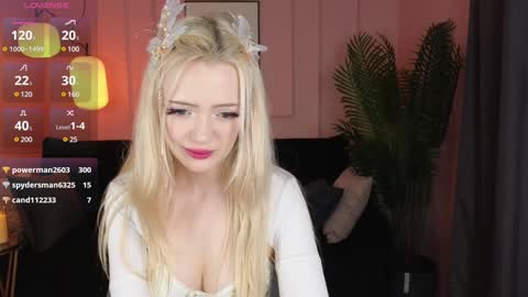 Snapshot of emily_air chatting on December 2024 04:43:02 PM Emily online show from December 2024 04:43:02 PM