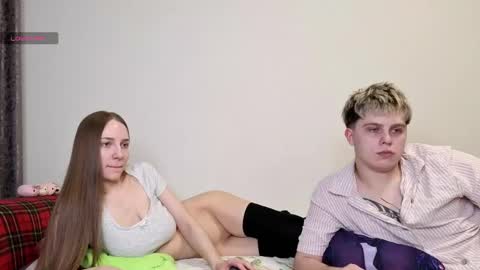 emily_and_ilumi online show from April 2026 07:28:01 PM
