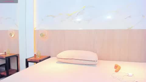 emily online show from December 2025 07:20:02 PM