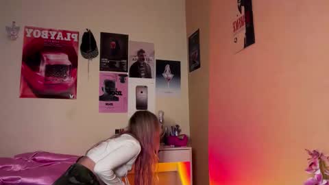 Emily online show from November 2025 04:00:01 PM