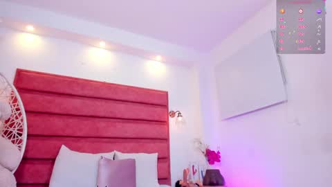 Snapshot of emily_daarell chatting on September 2025 10:25:02 PM M I A online430pm- 930pm online show from September 2025 10:25:02 PM