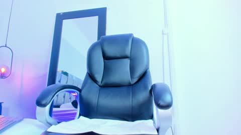 Snapshot of emily_gil1 chatting on January 2025 12:56:01 PM Emi online show from January 2025 12:56:01 PM