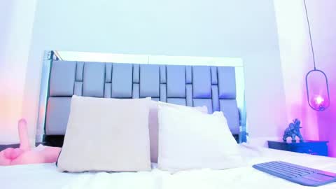 Snapshot of emily_gil1 chatting on January 2025 01:20:01 PM Emi online show from January 2025 01:20:01 PM