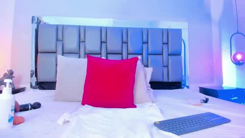 Snapshot of emily_gil1 chatting on February 2025 05:59:01 PM Emi online show from February 2025 05:59:01 PM