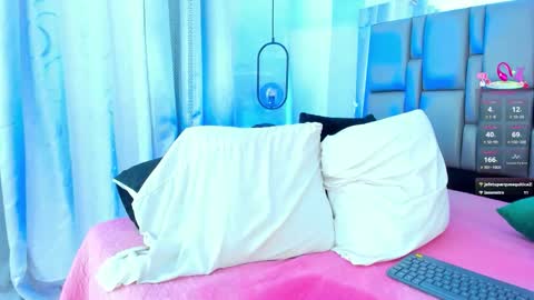 Snapshot of emily_gil1 chatting on October 2025 05:22:01 PM Emi online show from October 2025 05:22:01 PM