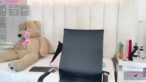 emily_hilton1 online show from July 2026 06:38:02 PM