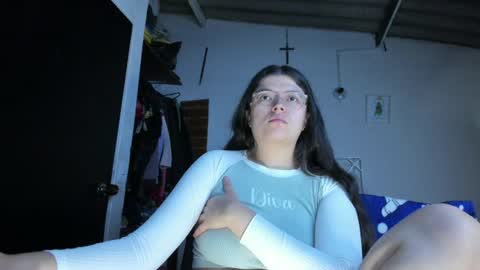 Snapshot of emily_katz chatting on June 2026 01:15:01 PM Julieta online show from June 2026 01:15:01 PM