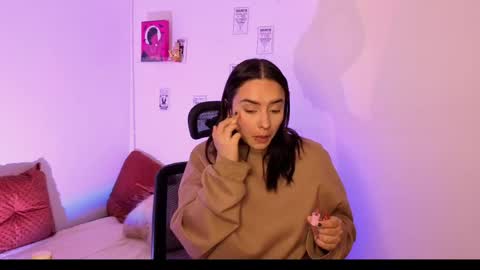Snapshot of emily_lindey_ chatting on May 2026 04:50:02 AM Emily Lindey online show from May 2026 04:50:02 AM