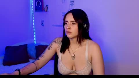 Snapshot of emily_lindey_ chatting on May 2026 03:12:01 AM Emily Lindey online show from May 2026 03:12:01 AM