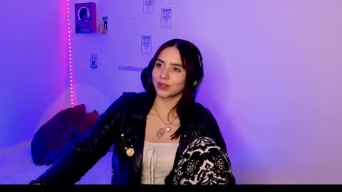 Snapshot of emily_lindey_ chatting on May 2026 03:56:01 AM Emily Lindey online show from May 2026 03:56:01 AM