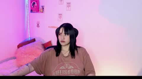 Snapshot of emily_lindey_ chatting on May 2026 04:21:01 AM Emily Lindey online show from May 2026 04:21:01 AM