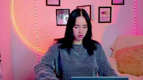 Snapshot of emily_lindey_ chatting on June 2026 04:59:01 AM Emily Lindey online show from June 2026 04:59:01 AM
