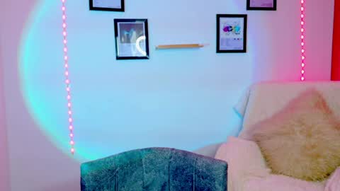 Snapshot of emily_lindey_ chatting on June 2026 05:24:01 AM Emily Lindey online show from June 2026 05:24:01 AM