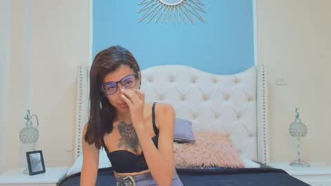 Emily online show from September 2025 11:39:02 PM