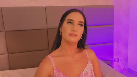 emily_luve online show from May 2026 07:54:01 PM
