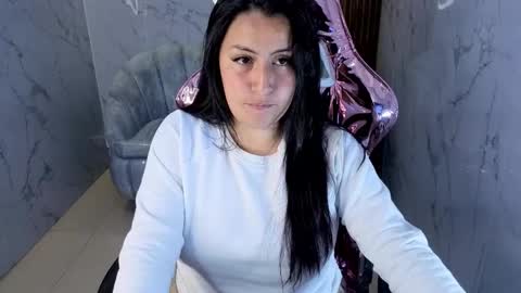 Emily  online show from November 2025 01:54:01 PM