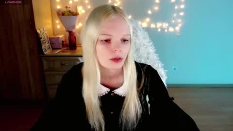 Lia online show from February 2025 12:20:01 PM