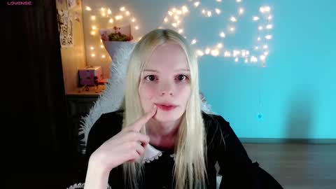 Lia online show from March 2025 06:44:01 PM