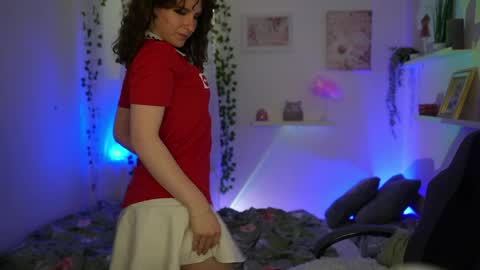 Snapshot of emily_paris18 chatting on June 2026 01:11:01 PM emily_paris18 online show from June 2026 01:11:01 PM