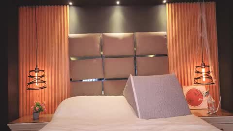 Emily online show from November 2025 11:32:01 AM